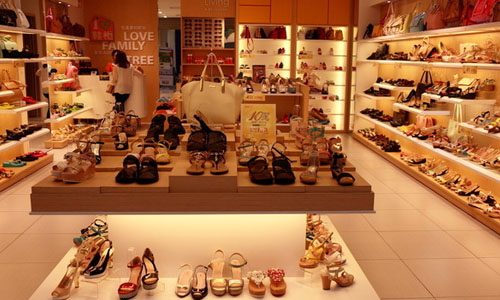女鞋店买200送500元大礼包，整合异业商家提供免费礼品策略